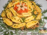 Фото приготовления рецепта: Салат с омлетом, грибами и фасолью - шаг №21
