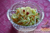 Фото приготовления рецепта: Салат из пекинской капусты с яблоком и морковью - шаг №11