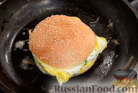 Фото приготовления рецепта: Завтрак на скорую руку (бутерброд с яйцом) - шаг №3