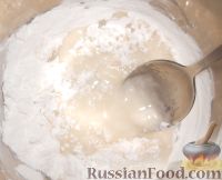 Фото приготовления рецепта: Белая сахарная глазурь - шаг №3