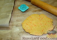 Фото приготовления рецепта: Песочное печенье "Рыженькие" - шаг №8