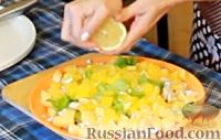 Фото приготовления рецепта: Салат с курицей, сыром и апельсином - шаг №6