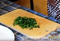 Фото приготовления рецепта: Огурцы, маринованные с вишней, на зиму - шаг №2