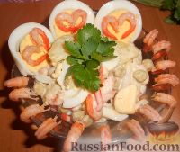Фото к рецепту: Салат из креветок с картофелем, яйцами и горошком