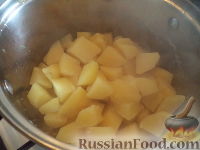 Фото приготовления рецепта: Картофельные котлеты с грибной подливкой - шаг №5