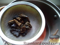Фото приготовления рецепта: Картофельные котлеты с грибной подливкой - шаг №12