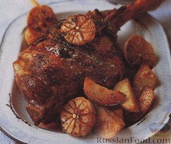 Рецепт Баранья нога, запеченная с картофелем и чесноком
