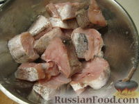 Фото приготовления рецепта: Хек под маринадом в томатном соусе - шаг №1