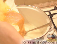 Фото приготовления рецепта: Домашний твердый сыр за 20 минут - шаг №4