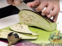 Фото приготовления рецепта: Рулетики из баклажанов с сыром, орехами и зеленью - шаг №1
