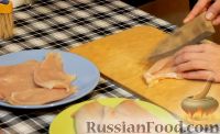 Фото приготовления рецепта: Куриные рулетики с помидорами и мягким сыром - шаг №2