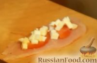 Фото приготовления рецепта: Куриные рулетики с помидорами и мягким сыром - шаг №7