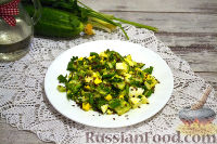 Фото приготовления рецепта: Витаминный салат с яйцом, семенами льна и черемшой - шаг №9