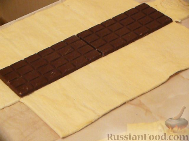 Как приготовить рогалики с шоколадом из слоеного теста, пошаговый рецепт с фото