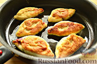 Фото приготовления рецепта: Сухарики-сердечки с томатом и пряными травами - шаг №7