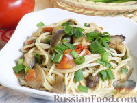 Фото к рецепту: Спагетти с грибами и овощами (в мультиварке)