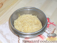 Фото приготовления рецепта: Спагетти с грибами и овощами (в мультиварке) - шаг №2