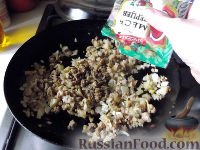 Фото приготовления рецепта: Макароны с цветной капустой и горошком - шаг №6