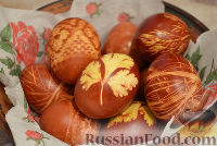 Фото к рецепту: Как покрасить яйца на Пасху (с рисунком)