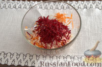 Фото приготовления рецепта: Салат с морской капустой и корнеплодами - шаг №5