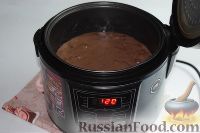 Фото приготовления рецепта: Шоколадно-вишнёвый пирог на кефире - шаг №6