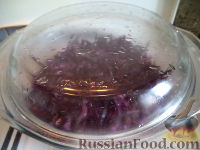 Фото приготовления рецепта: Краснокочанная капуста тушеная - шаг №7