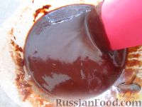 Фото приготовления рецепта: Шоколадные маффины с вишневыми цукатами - шаг №2