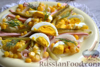 Фото к рецепту: Салат с кукурузой и колбасой