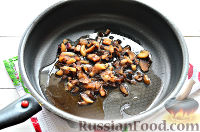 Фото приготовления рецепта: Постный грибной суп с овощами и шпинатными макаронами - шаг №2