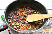 Фото приготовления рецепта: Постный грибной суп с овощами и шпинатными макаронами - шаг №4
