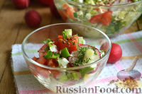 Фото к рецепту: Салат из капусты с редиской