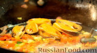 Фото приготовления рецепта: Томатный суп с фрикадельками и вермишелью - шаг №15