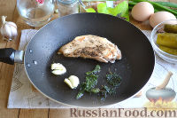 Фото приготовления рецепта: Праздничный салат с курицей и картофелем - шаг №4