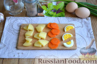 Фото приготовления рецепта: Праздничный салат с курицей и картофелем - шаг №5