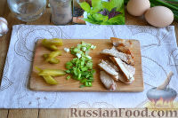 Фото приготовления рецепта: Праздничный салат с курицей и картофелем - шаг №6