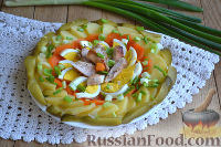 Фото приготовления рецепта: Праздничный салат с курицей и картофелем - шаг №8