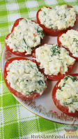 Фото приготовления рецепта: Закуска из помидоров, плавленого сыра и яиц - шаг №4