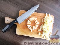 Фото приготовления рецепта: Праздничный салат с ананасом - шаг №2