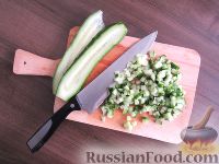 Фото приготовления рецепта: Праздничный салат с ананасом - шаг №3