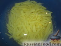 Фото приготовления рецепта: Фрико с картофелем и луком - шаг №1