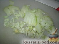 Фото приготовления рецепта: Фрико с картофелем и луком - шаг №2