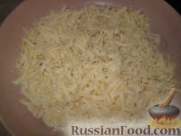 Фото приготовления рецепта: Фрико с картофелем и луком - шаг №8