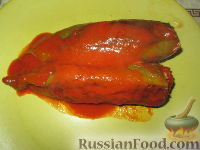 Фото к рецепту: Фаршированный перец в томатном соусе