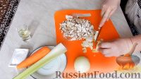 Фото приготовления рецепта: Ячневая каша с шампиньонами и сельдереем (в мультиварке) - шаг №3