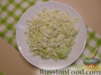 Фото приготовления рецепта: Овощной салат с кукурузой - шаг №2