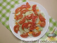 Фото приготовления рецепта: Овощной салат с кукурузой - шаг №5