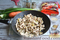 Фото приготовления рецепта: Фунчоза с курицей и овощами - шаг №9
