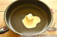 Фото приготовления рецепта: Сырный соус (из плавленого сыра и молока) - шаг №2