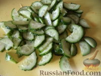 Фото приготовления рецепта: Легкий овощной салат с сыром тофу - шаг №4