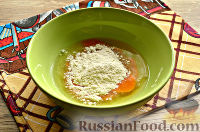 Фото приготовления рецепта: Роллы из яичных блинчиков с рисом и огурцом - шаг №4